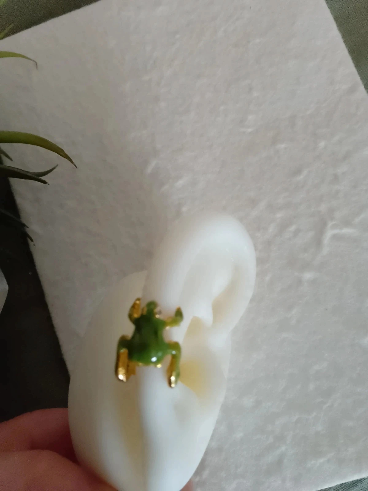 Green frog ear cuff ear clip – photo 2